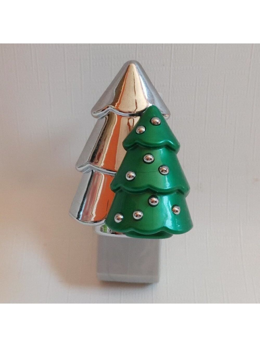 Adorable Bath and Body Works Christmas Tree Wallflower